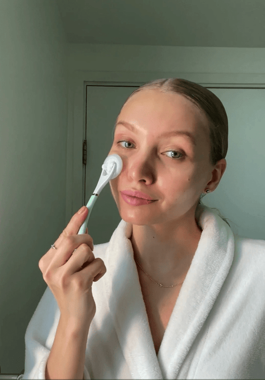 How LUNAESCENT's Temperature Responsive Tool Enhances Skincare Absorption