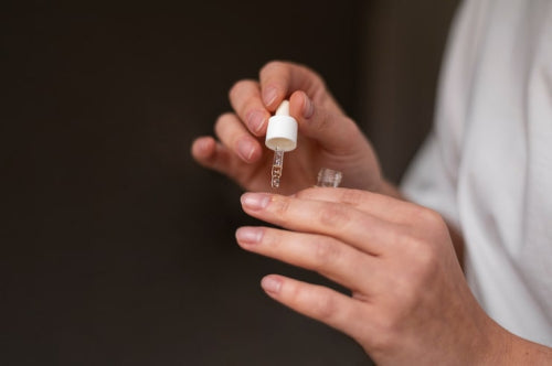 The Shift Toward No-Finger Techniques for Applying Serums and Creams