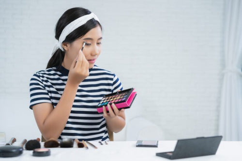 The 4 Essential K-Beauty Makeup Trends in 2026, According to Experts