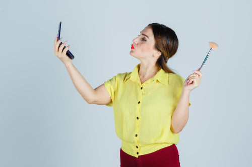 Why More Beauty Professionals Are Switching to Touch-Free Skincare Tools