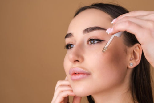 Clean Application: The Benefits of Using a Skincare Applicator for Serums