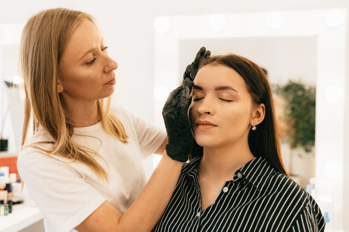 How Touch-Free Applicators Are Transforming the Beauty Industry