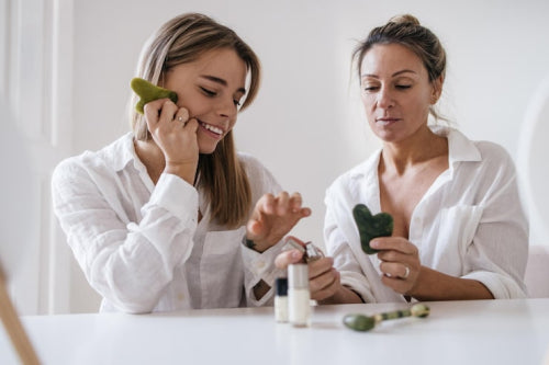 Why Medspas and Beauty Professionals Prefer Touch-Free Skincare Tools