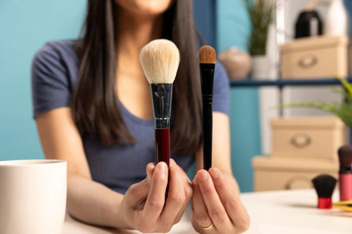 Why Skincare Professionals Are Recommending Lunaescent's Touch-Free Applicator
