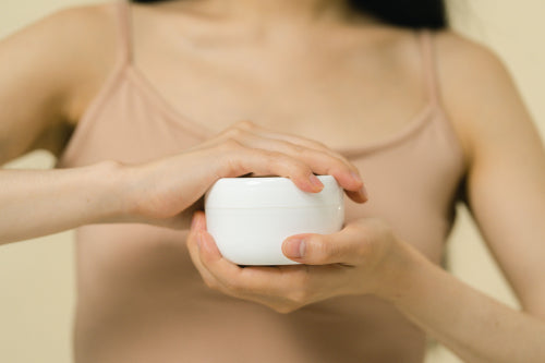 How LUNAESCENT Helps Reduce Hand-to-Product Contact During Application