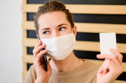 How to Apply Face Masks Hygienically With an Applicator